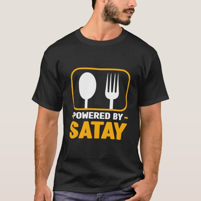Camiseta Powered By Satay Barbecue Humor Sate Foodie Saying (Frente)