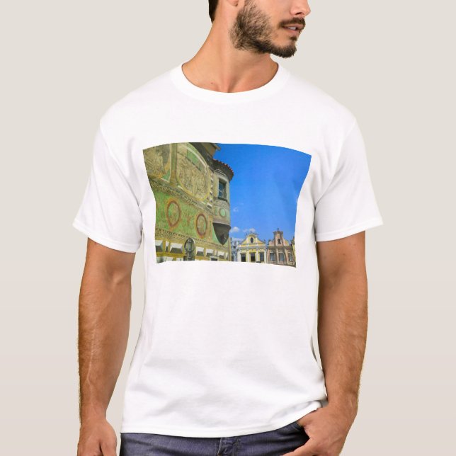 Camiseta Praça da cidade velha rodeada pelo século XVI (Frente)