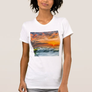 Camiseta Praia de Manyar no nascer do sol