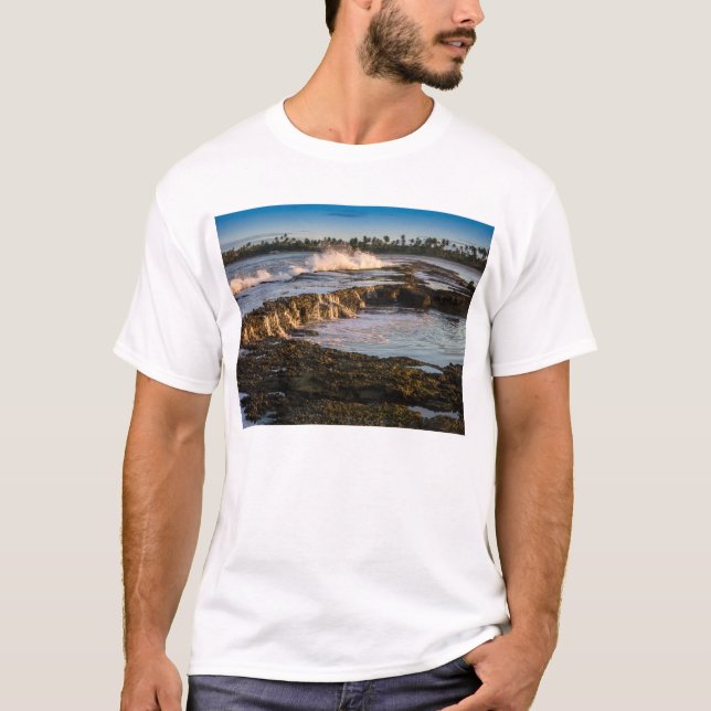 Camiseta Praia de Tabuba: Ondas de quebra nos recifes (Frente)