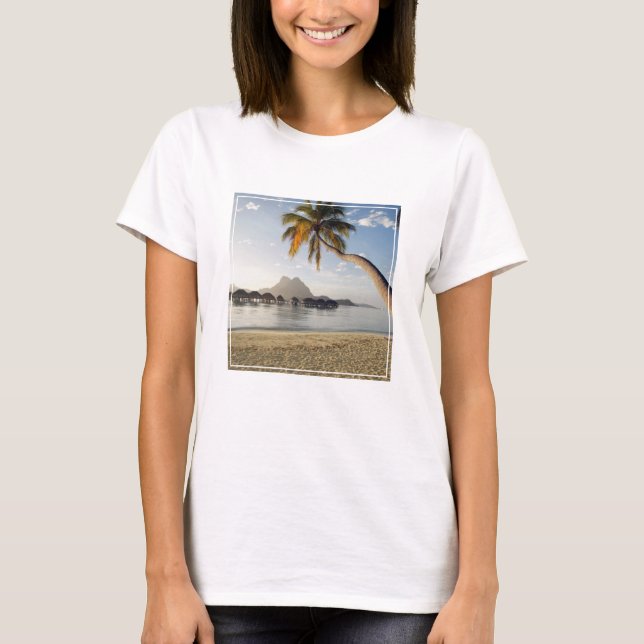 Camiseta Praias Tropicais | Beach Huts, Bora Bora (Frente)