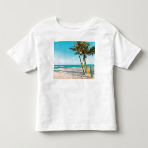 Camiseta Pranchas de surfe no travesseiro de praia