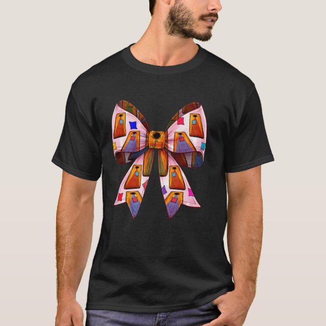 Camiseta Prancheta de Cornhole com Laço Coquete Bolsa de Mã (Frente)