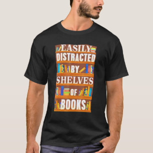 Camiseta Prateleiras de Livros Bibliotecários Facilmente Di