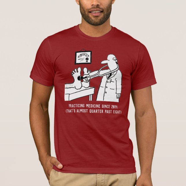 Camiseta Praticando Design Engraçado de Medicina (Frente)