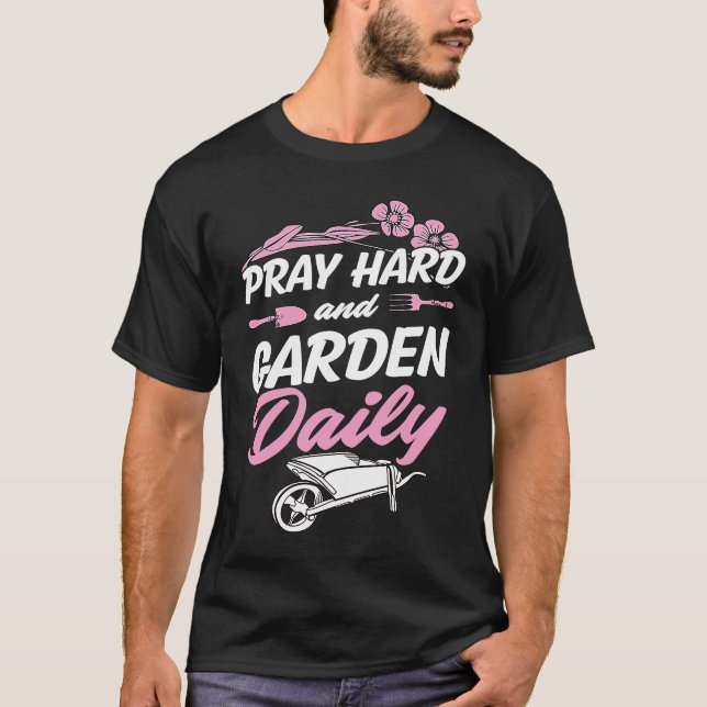 Camiseta Pray Hard And Garden Daily  Cute Christian Gardene (Frente)