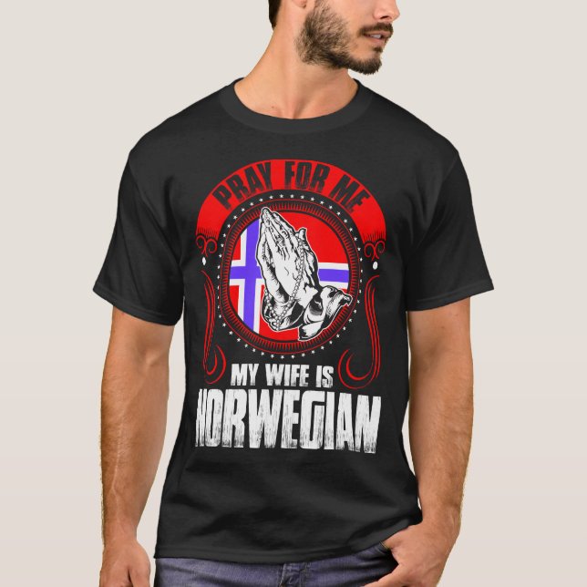 Camiseta Pray para mim que minha esposa é engraçada (Frente)