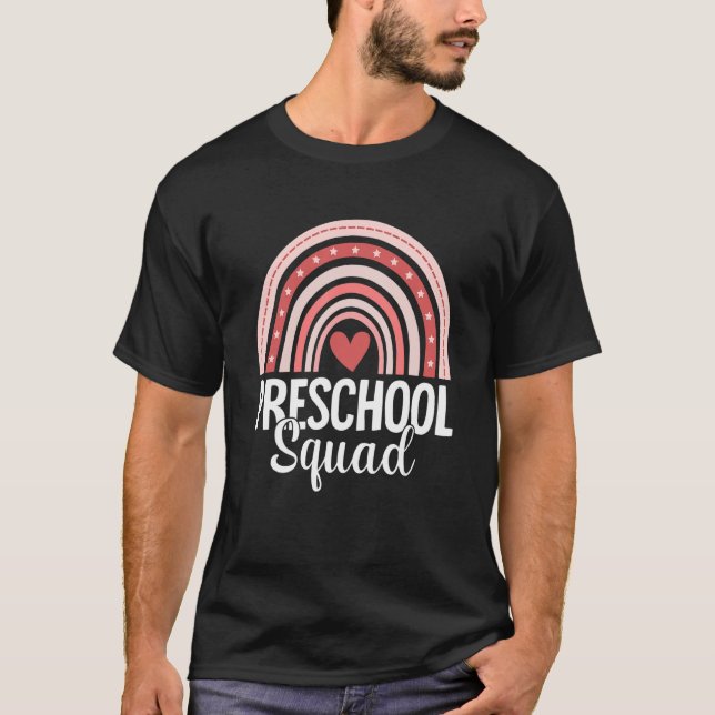 Camiseta Pré-Escolas Boho Rainbow Happy First Day Team Pres (Frente)