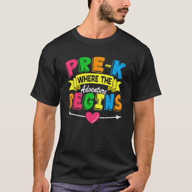 Camiseta Pré K Onde A Aventura Começa Os Professores De Vol (Frente)