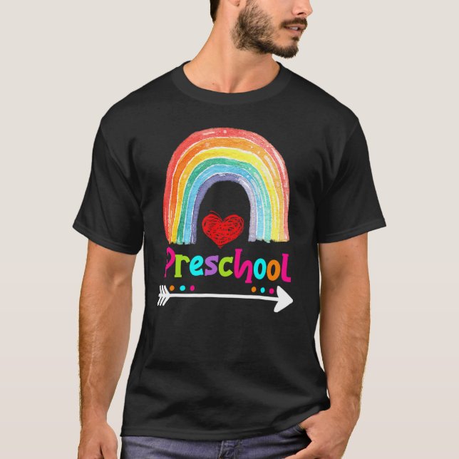 Camiseta Pré-K Rainbow Girls Boys Equipe de Professores Pré (Frente)