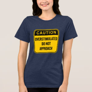 Camiseta Precaução Estimulada Não Enfrentar Engraçado