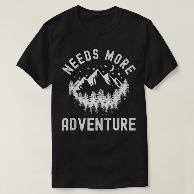 Camiseta Precisa De Mais Aventura Engraçada Viajando Férias (Frente do Design)