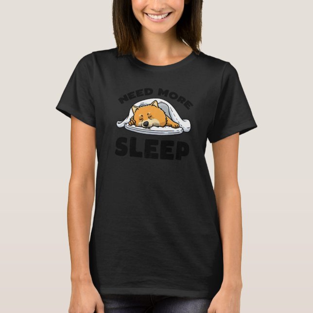 Camiseta Precisa De Mais Sono Cachorro Pomerano Dormindo (Frente)