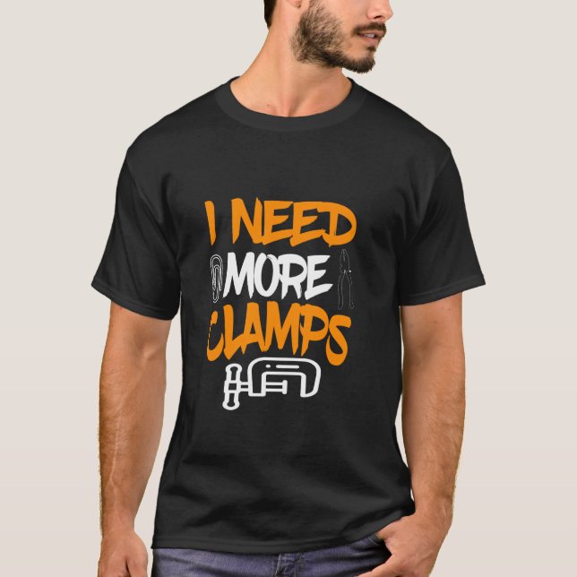 Camiseta Preciso de Mais Grampos, carpinteiro marceneiro en (Frente)
