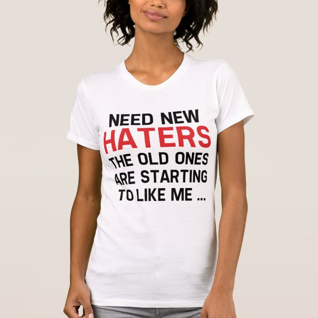 Camiseta Preciso de Novos Inimigos (Frente)