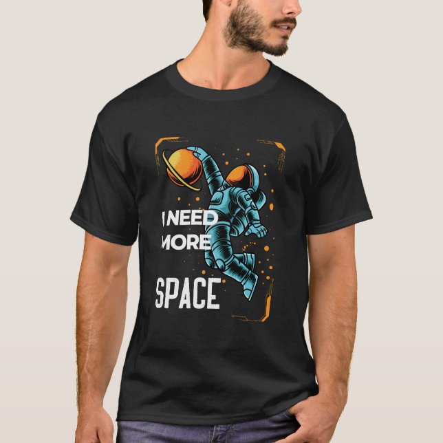 Camiseta Preciso Do Meu Espaço — Astronaut Edition (Frente)