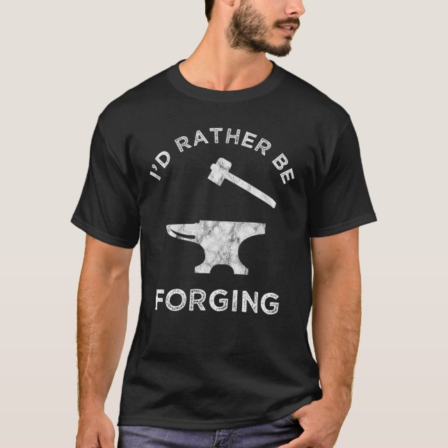 Camiseta Preferencialmente Estaria Forjando Blacksmithing (Frente)