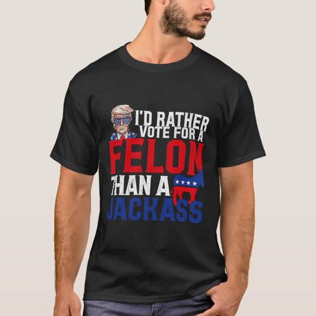 Camiseta Preferencialmentes Votam Por Um Felon Que Um Jack  (Frente)