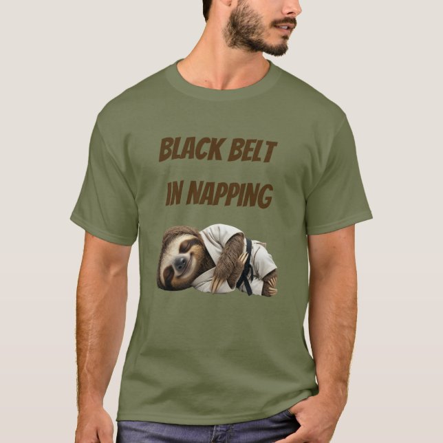 Camiseta Preguiça Cinturão Preto em Soneca (Frente)