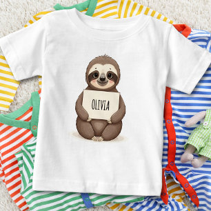 Camiseta Preguiça Fofa Segurando uma Placa de Nome