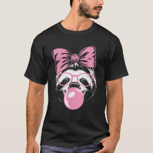 Camiseta Preguiça Usando Óculos e Soprando Chiclete Rosa em