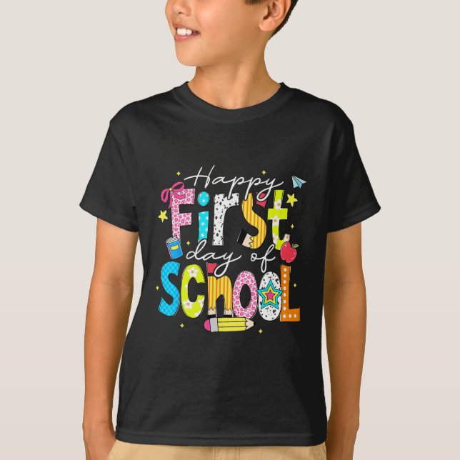 Camiseta Preparatório De Volta às Aulas Feliz Primeiro Dia  (Frente)