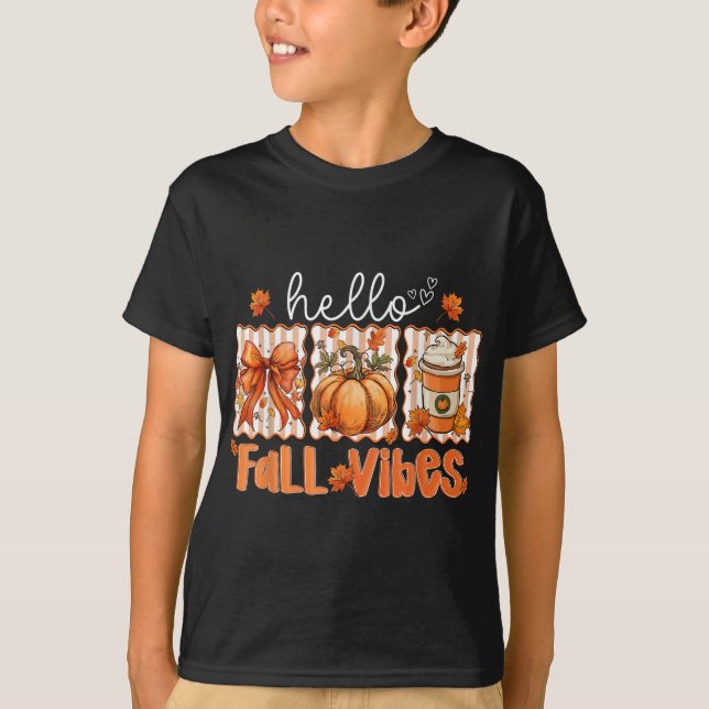 Camiseta Preppy Hello Fall Vibes Coquette Latte Pumpkin Tha (Frente)