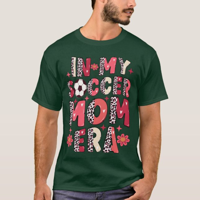 Camiseta Presente da minha era de mãe de futebol (Frente)