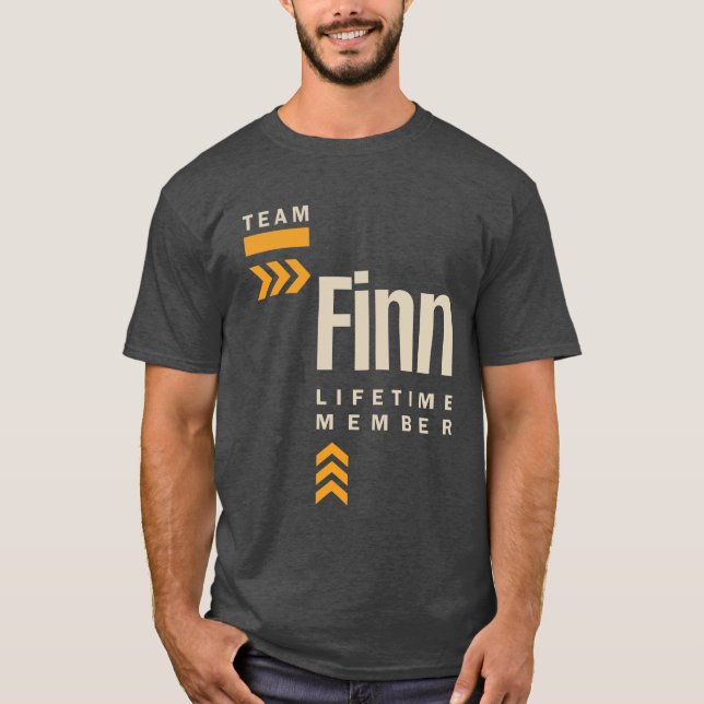 Camiseta Presente de Aniversário do Nome Personalizado Finn (Frente)