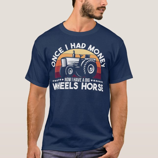 Camiseta Presente de cavalos de rodas do trator de agricult (Frente)