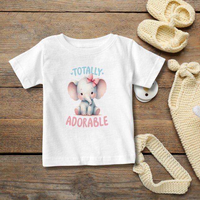 Camiseta Presente de Elefante Bebê Rosa Totalmente Adorável (Baby Elephant Pink Gray T-shirt for Baby Girl. Baby shower gift, New baby gift Totally Adorable)