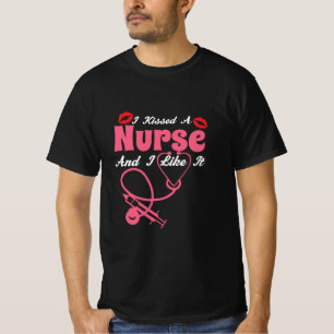Camiseta Presente de Enfermeira Beijei Uma Enfermeira E G