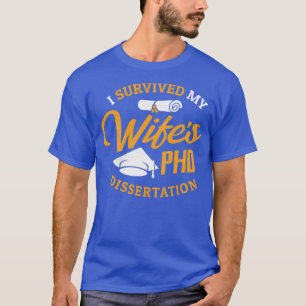 Camiseta Presente de Esposa PHD I Sobreviveu à Minha Disser