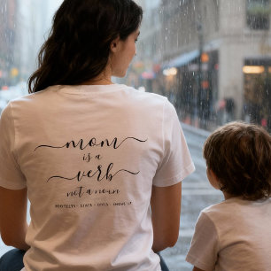 Camiseta Presente de Mãe com Letra Preta é um Verbo Lembran