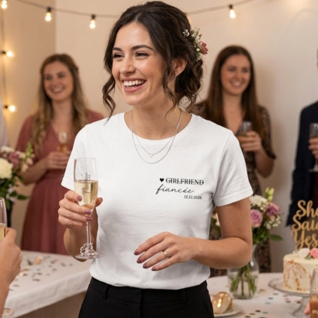 Camiseta Presente de Noivado de Namorada Moderna para Noiva (Modern girlfriend to fiancee t-shirt )