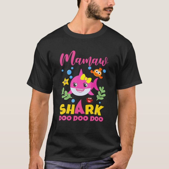 Camiseta Presente De Tubarão-Mama Correspondente À Família  (Frente)