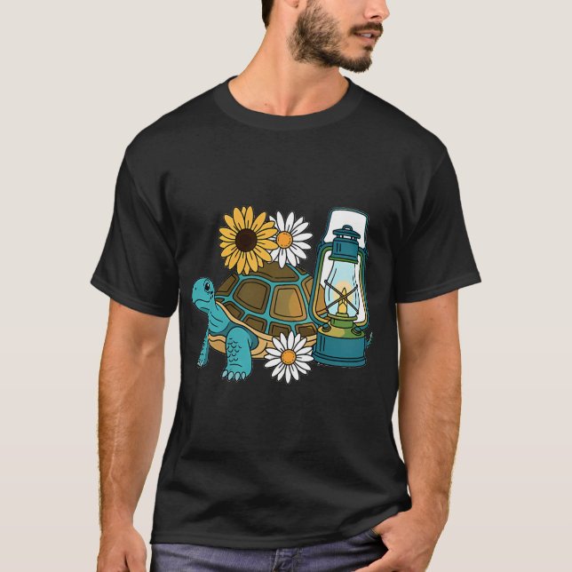 Camiseta Presente Lanterna de Acampamento Tartaruga (Frente)