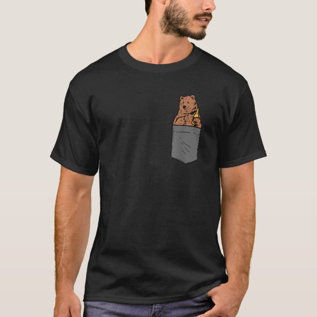 Camiseta Presente no Bebendo de Cerveja Engraçada (Frente)