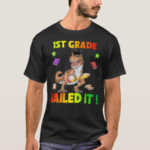 Camiseta Presente no Diploma do Boné de formatura da Série