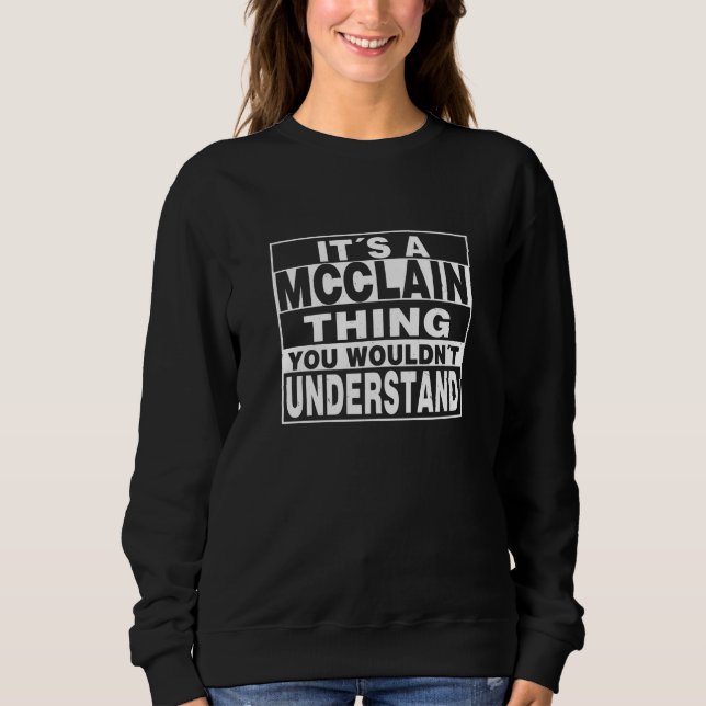 Camiseta Presente Personalizado de Sobrenome MCCLAIN (Frente)