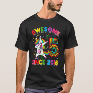 Camiseta Presentes de 5 anos bebendo 5 de Unicorn Rainbow N
