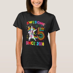 Camiseta Presentes de 5 anos bebendo 5 de Unicorn Rainbow N