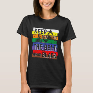 Camiseta Presentes de Karate Continuam Treinando Até O Cint