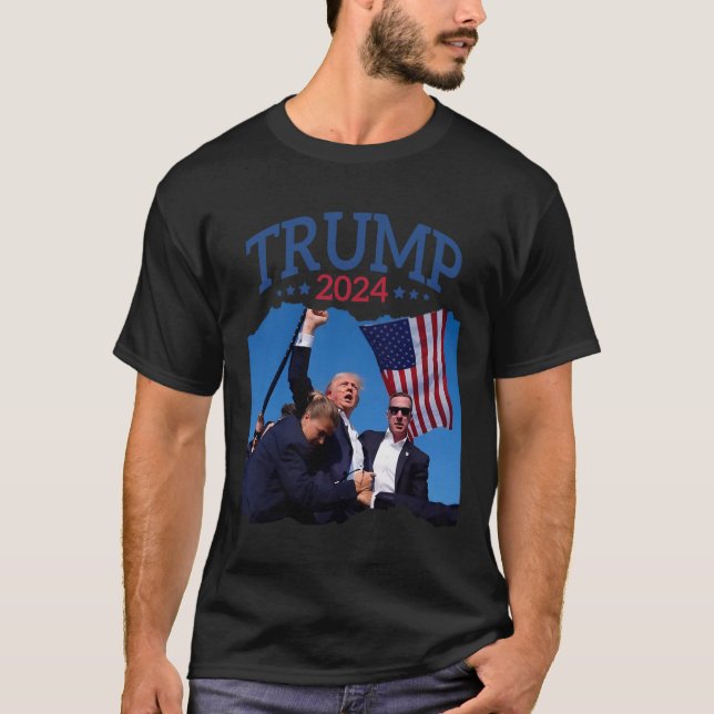 Camiseta Pressa Curta Bombeou 2024 Rezando por Trump Nunca  (Frente)