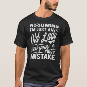 Camiseta Presumindo que sou apenas uma senhora velha foi su