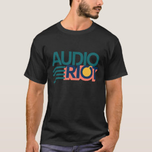 Camiseta preta Audio Riot com logotipo da banda