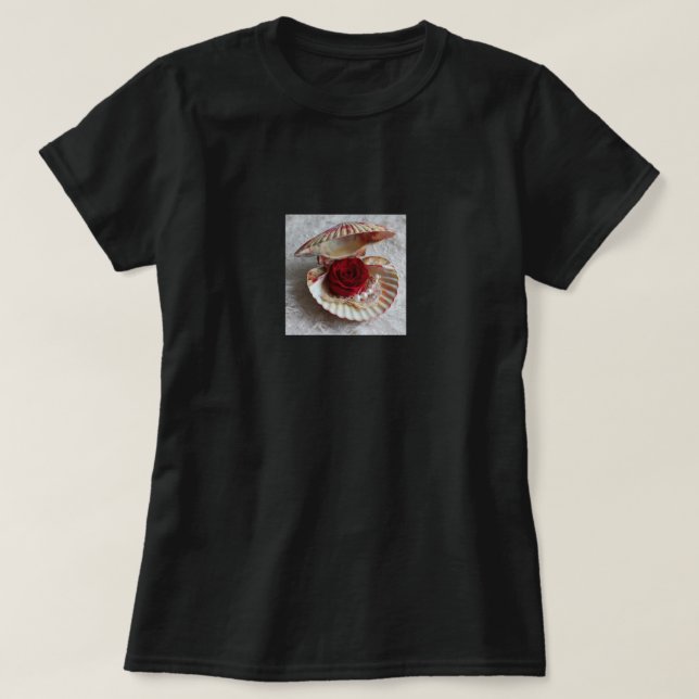 Camiseta Preta com Concha Aberta, Rosa & Pérola El (Frente do Design)