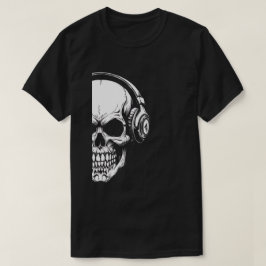 Camiseta Preta com Crânio em Tons de Cinza e Fones