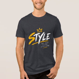 Camiseta preta masculina com tipografia gráfica da