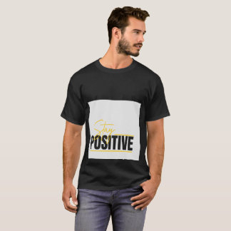 Camiseta preta masculina e feminina